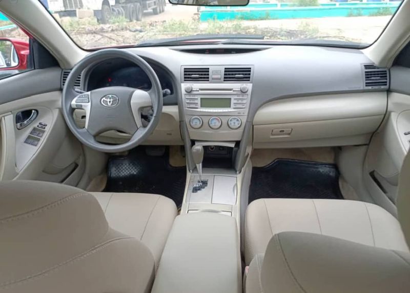Thumbnail 3 of 2011 Toyota Camry LE